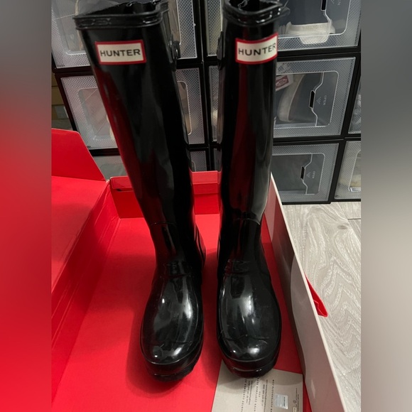 Hunter Women's Original Tall Gloss Rain Boots w socks - Picture 4 of 6